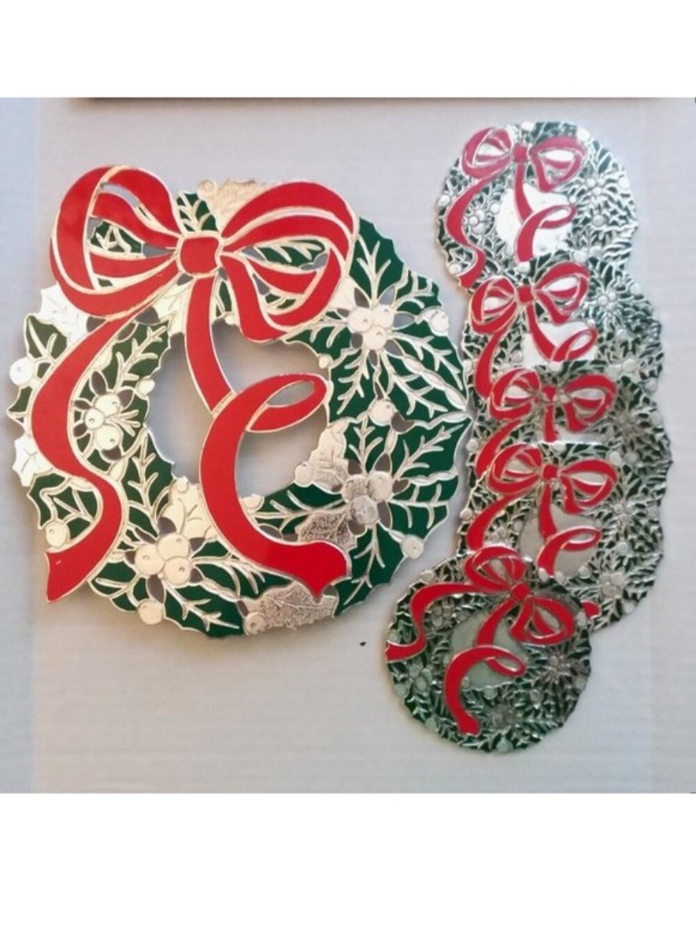 Christmas wreath trivet & coasters Wm. A. Rogers Holiday 1986 VTG Festive Deco